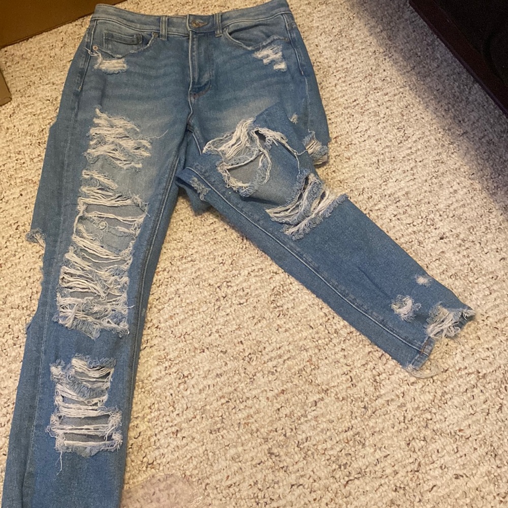 American eagle stretch mom jeans distressed with a stretch fit